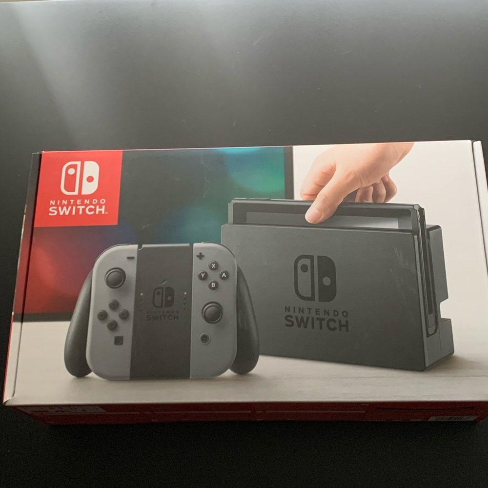 Nintendo Switch - Picture 2 of 5